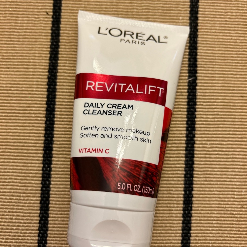 L'Oreal Revitalift Daily Cream Cleanser